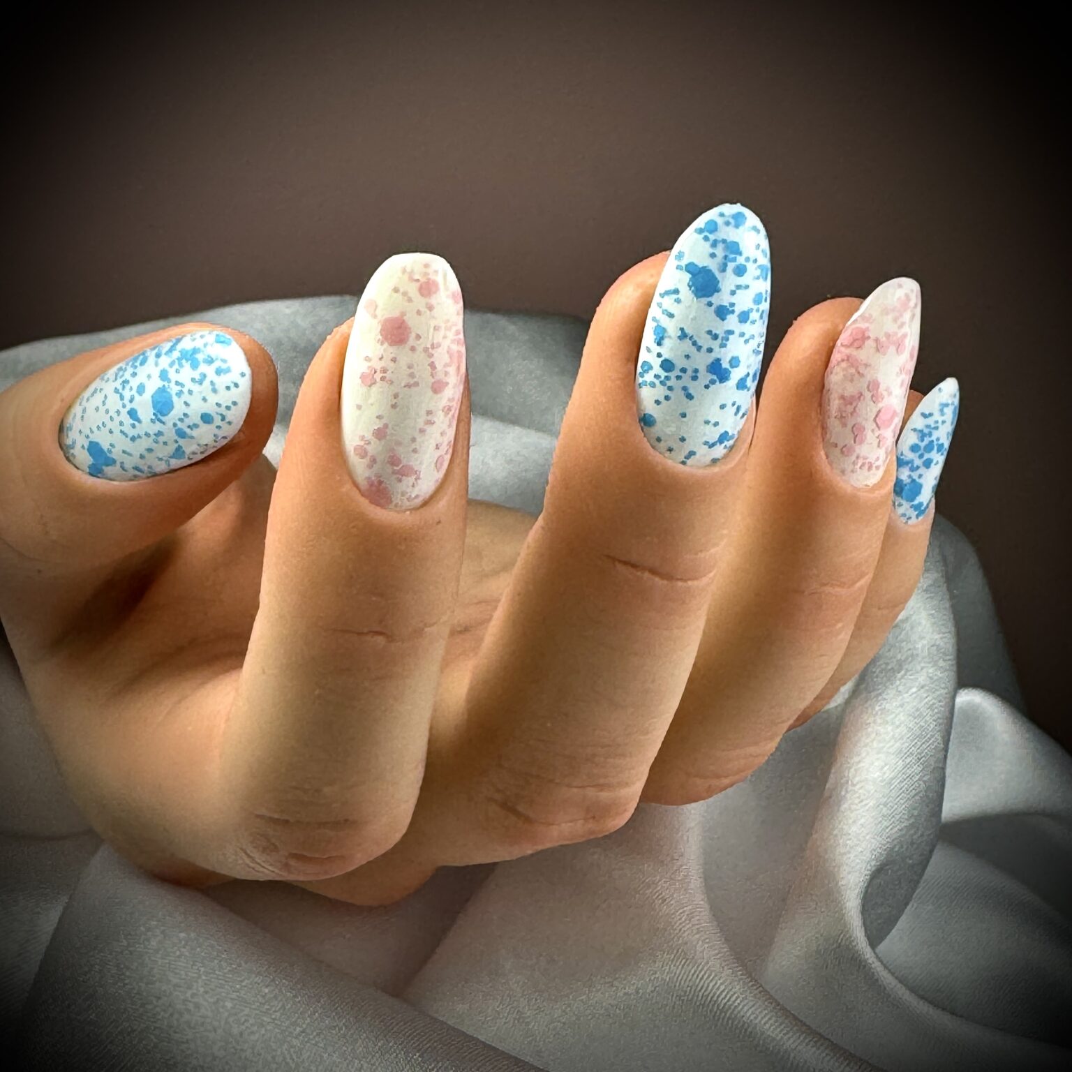  A Splash of Blue Gellak gellaknagels nagelproduckten G'lac vloeit mooi uit waardoor vijlen tot een minimum beperkt wordt, gellaknagels.