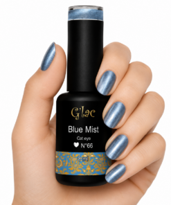 G’lac Blue Mist is een transparante Cat Eye Effect Gel met ijsblauwe parelmoerglans. Combineer met elke G’lac kleur voor een magisch magnetisch effect.